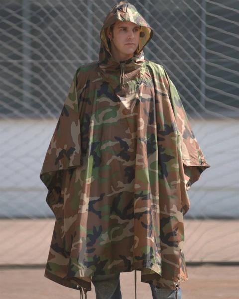 Poncho militare MIL-TEC in tessuto antistrappo woodland