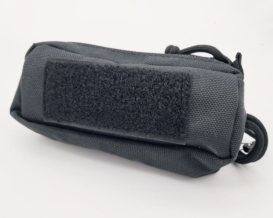 Mini Tasca nera con moschettone e strap per cintura