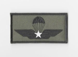 Ricamo Brevetto Paracadutista Militare scritta nera stella bianc