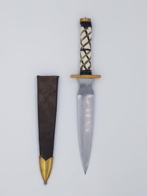 Stiletto artigianale DP in acciaio 440 da affilare