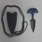 Coltello pilota con fodero in pelle di colore nero
