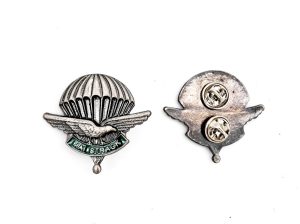 Distintivo Alpini paracadutisti "MAI STRACK" Distintivo Alpini paracadutisti "MAI STRACK"