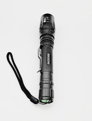 Torcia led ricaricabile con zoom Torcia led ricaricabile con zoom