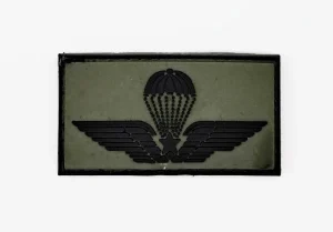 Ricamo Brevetto Paracadutista Militare scritta nera fondo verde gommato Ricamo Brevetto Paracadutista Militare scritta nera fondo verde gommato