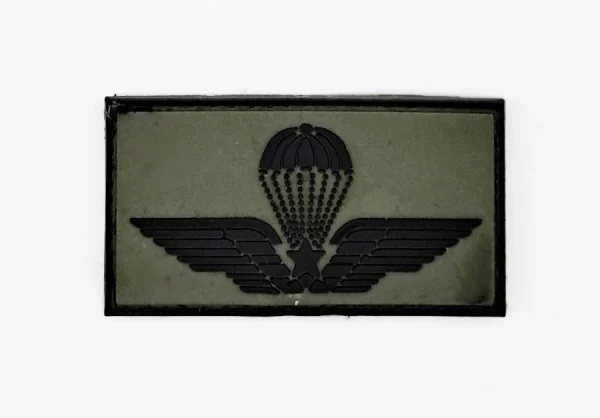 Ricamo Brevetto Paracadutista Militare scritta nera fondo verde gommato Ricamo Brevetto Paracadutista Militare scritta nera fondo verde gommato